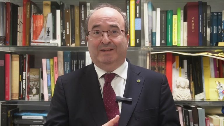 The Minister of Culture and Sports, Miquel Iceta, publishes a video in support of Ponte…nas ondas!